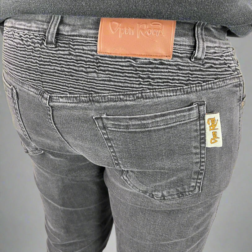Jean de moto blindé pour homme. Jean en denim avec armure de genoux et de hanches certifiée CE.