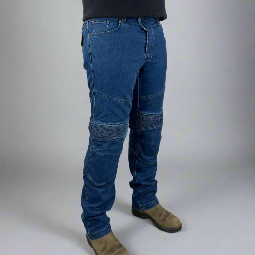 Jean de moto blindé pour homme. Jean en denim avec armure de genoux et de hanches certifiée CE.