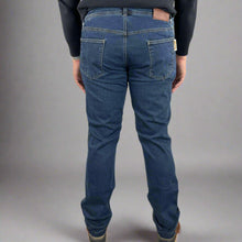 Jeans de moto classiques blindés pour hommes. Protections genoux et hanches certifiées CE. Jean moto intemporel