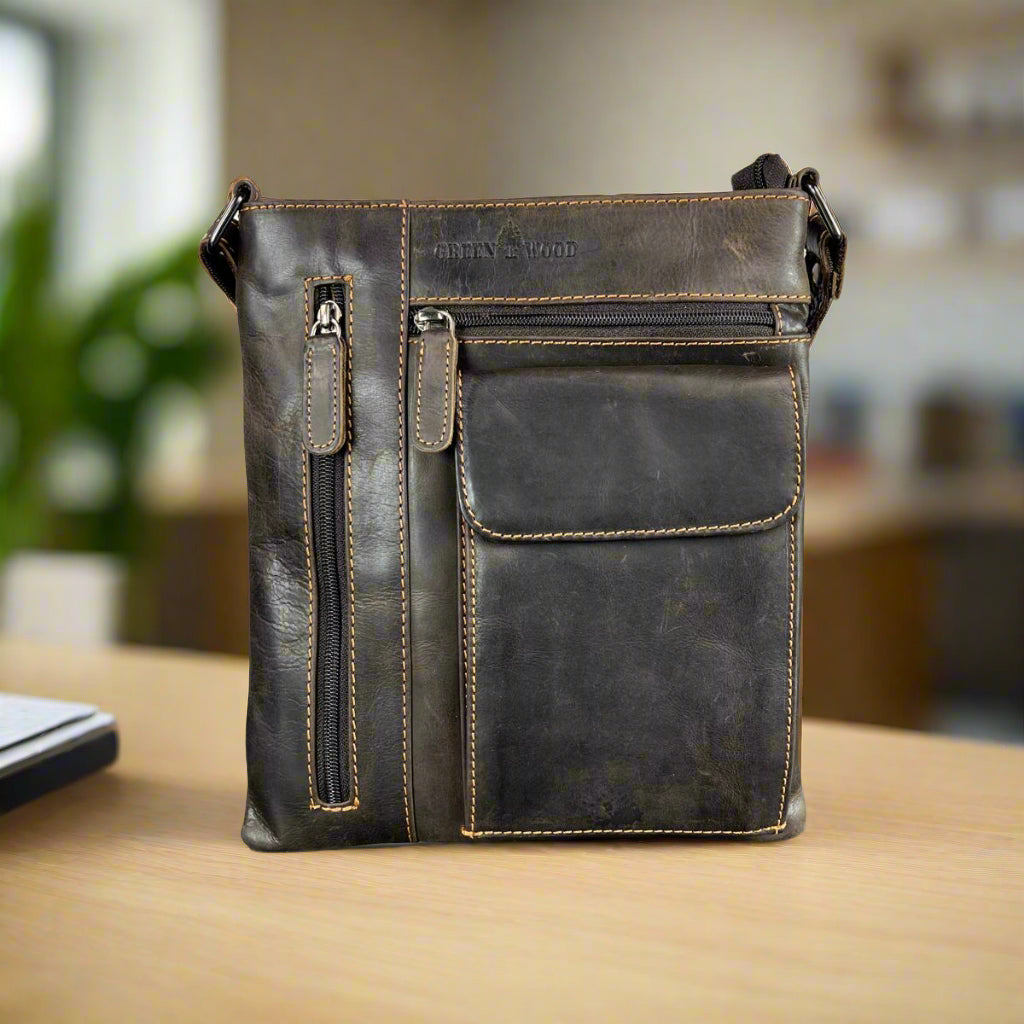 Sac bandoulière en cuir Greenwood. Sac à main en cuir pleine fleur de qualité supérieure avec plusieurs poches.