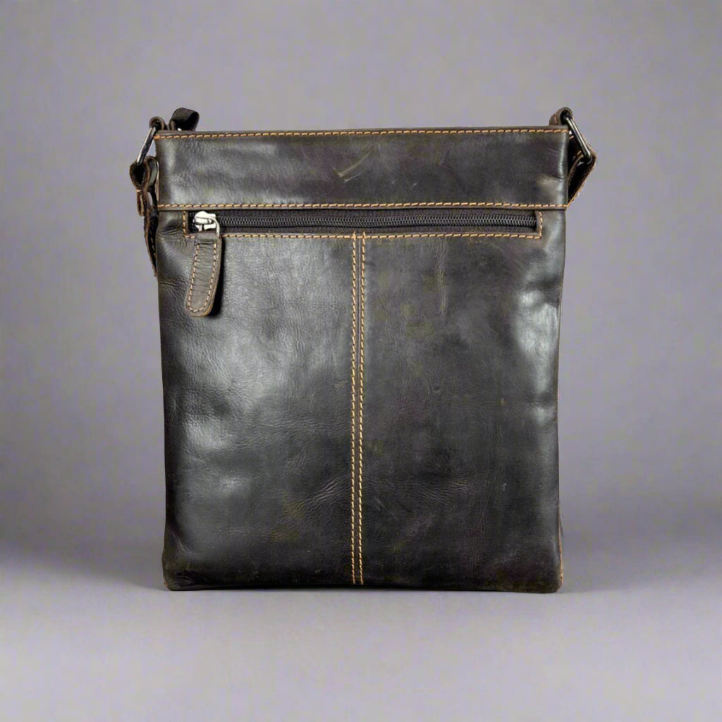 Sac bandoulière en cuir Greenwood. Sac à main en cuir pleine fleur de qualité supérieure avec plusieurs poches.
