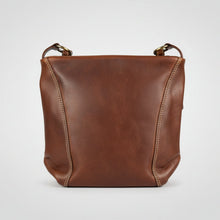 Sac bandoulière en cuir pleine fleur Rugged Earth. Sac hobo minimaliste et simple aux coutures symétriques