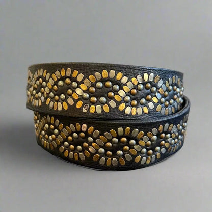 Ceinture en cuir pleine fleur avec clous pour femme