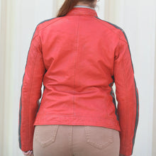 Blouson en cuir avec patchs pour femme