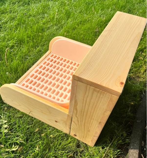 Râtelier à foin, bac à litière et grille pour lapin