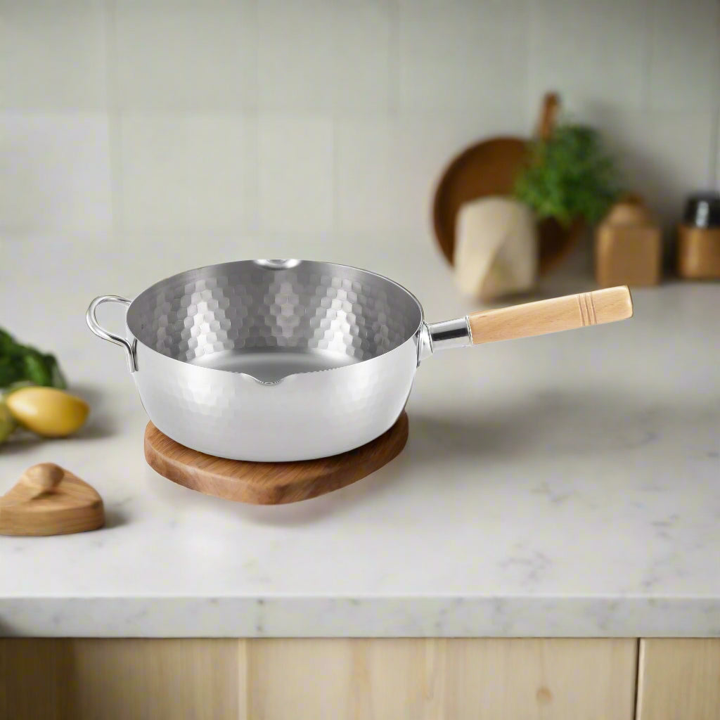 Yoshikawa Yukihira 24cm Casserole en Acier Inoxydable | 3,6L avec Manche en Bois