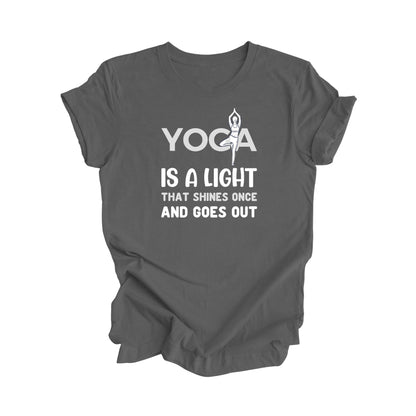 Le yoga est une lumière qui brille une fois éteinte - Cadeau de yoga, T-shirt de méditation, T-shirt de yoga, Cadeau pour les amateurs de yoga, T-shirt de professeur de yoga, T-shirt de bien-être, T-shirt de soins personnels - Inspired X