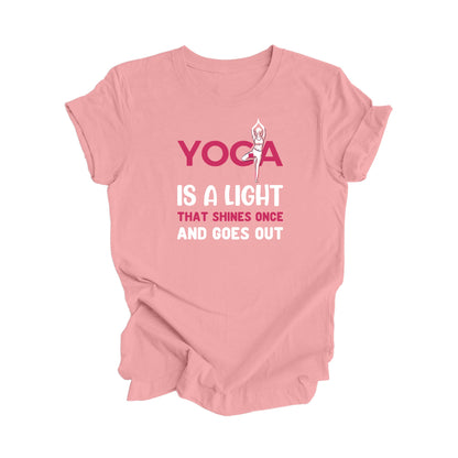 Le yoga est une lumière qui brille une fois éteinte - Cadeau de yoga, T-shirt de méditation, T-shirt de yoga, Cadeau pour les amateurs de yoga, T-shirt de professeur de yoga, T-shirt de bien-être, T-shirt de soins personnels - Inspired X