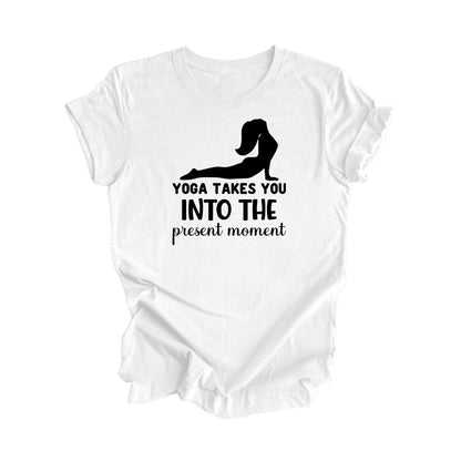 Le yoga vous transporte dans le moment présent - Cadeau de yoga, T-shirt de méditation, T-shirt de yoga, Cadeau pour les amateurs de yoga, T-shirt de professeur de yoga, T-shirt bien-être, T-shirt de soins personnels - Inspired X