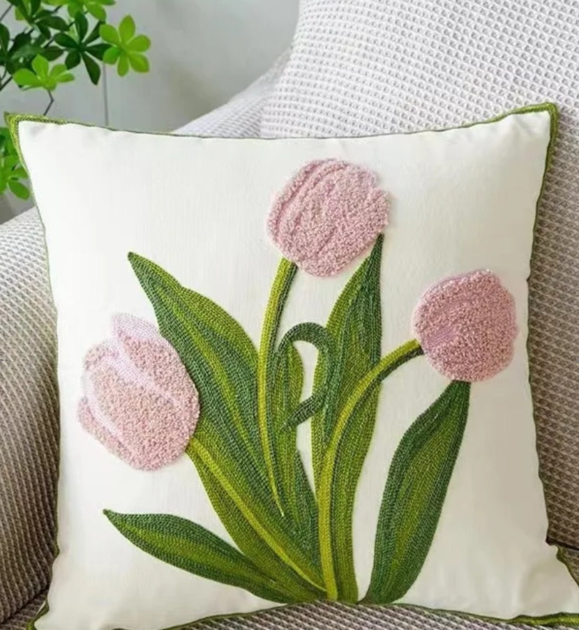 Housse de coussin décorative à broderies florales