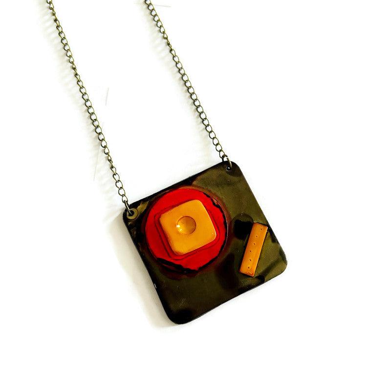 Collier Pendentif Géométrique Abstrait en Gris, Rouge, Jaune. Fait main en Pâte Polymère Épaisse