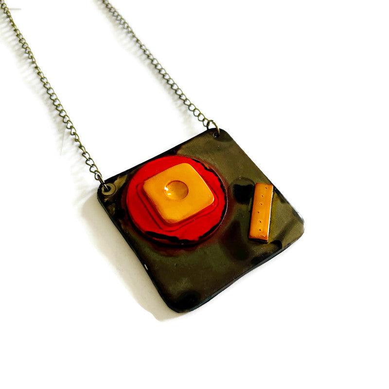 Collier Pendentif Géométrique Abstrait en Gris, Rouge, Jaune. Fait main en Pâte Polymère Épaisse