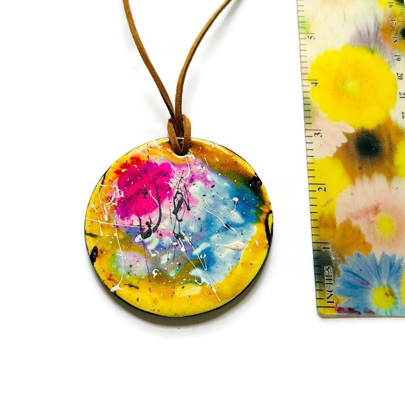 Grand collier pendentif d'art abstrait fait main