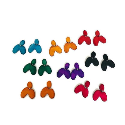 Boucles d'oreilles asymétriques rouges, avec arche, pour oreilles percées ou non percées – « Kate »