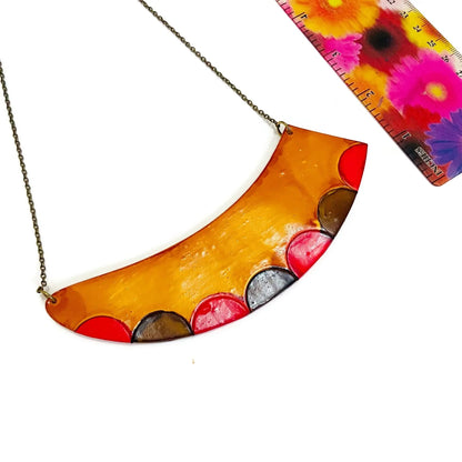 Collier fantaisie asymétrique jaune moutarde