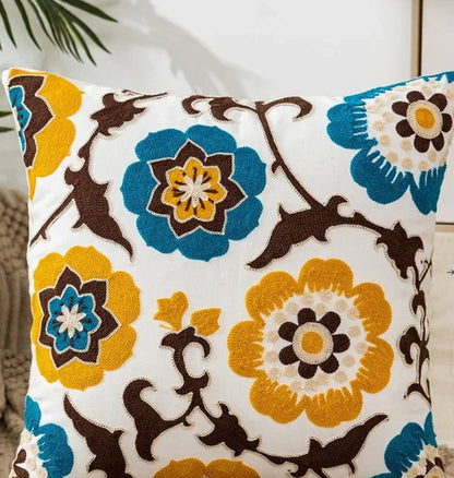Housse de coussin décorative à broderies florales
