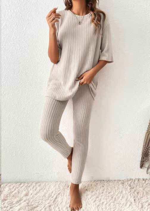 Ensemble 2 pièces t-shirt à épaules tombantes et leggings pour femme – Tenue urbaine décontractée avec manches 3/4