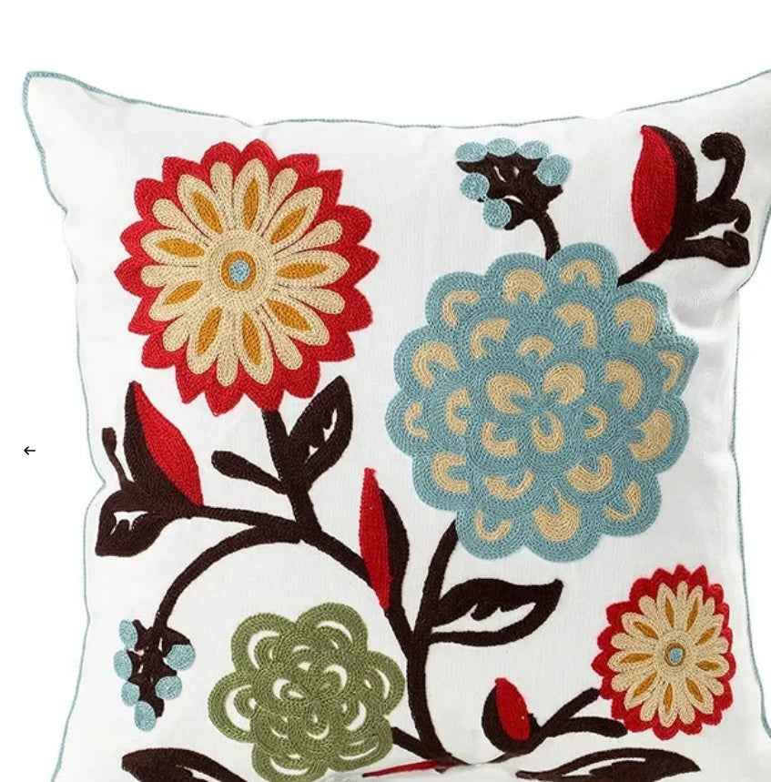 Housse de coussin décorative à broderies florales