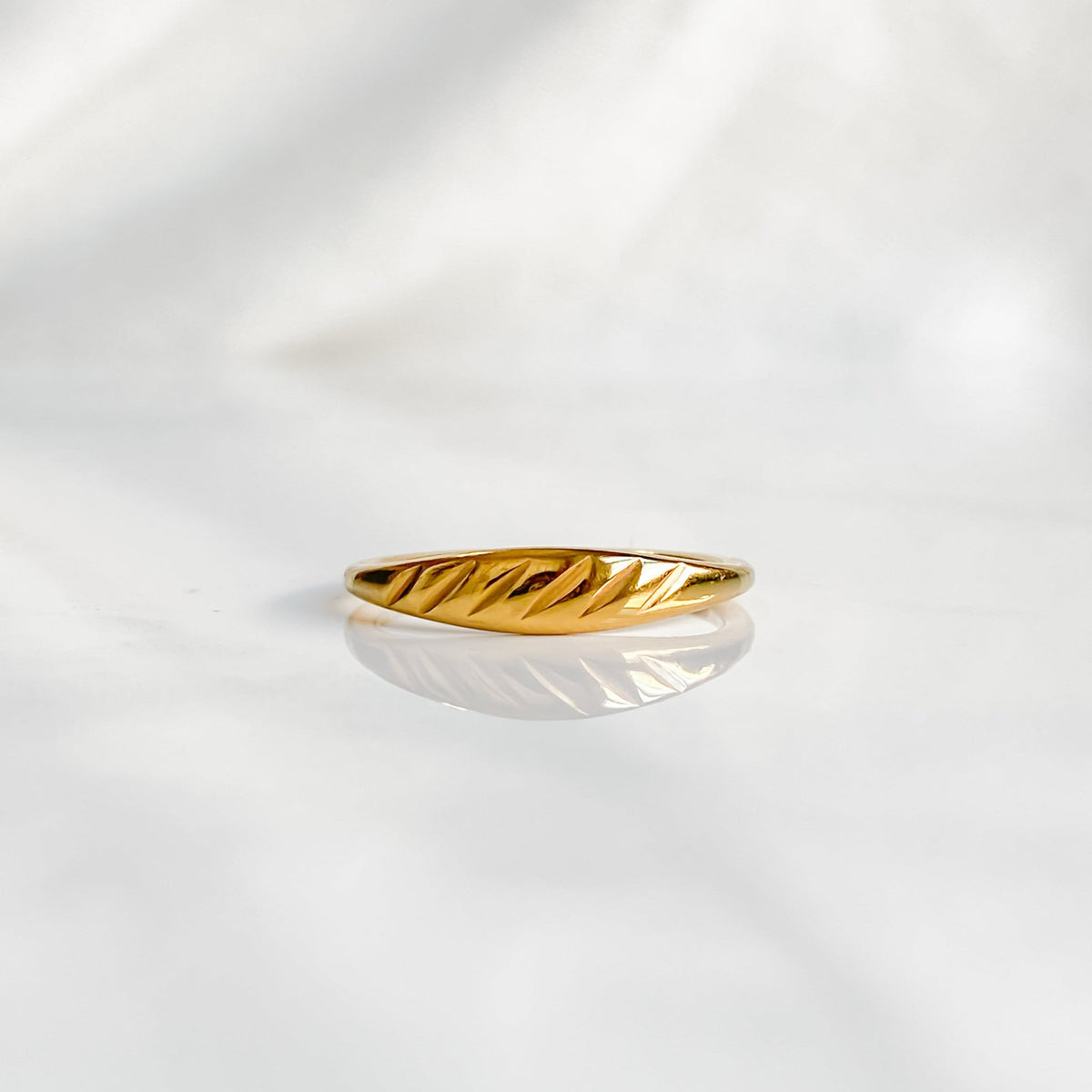 Bague dorée pour femmes en acier inoxydable plaqué or 18K | CÉRÈS