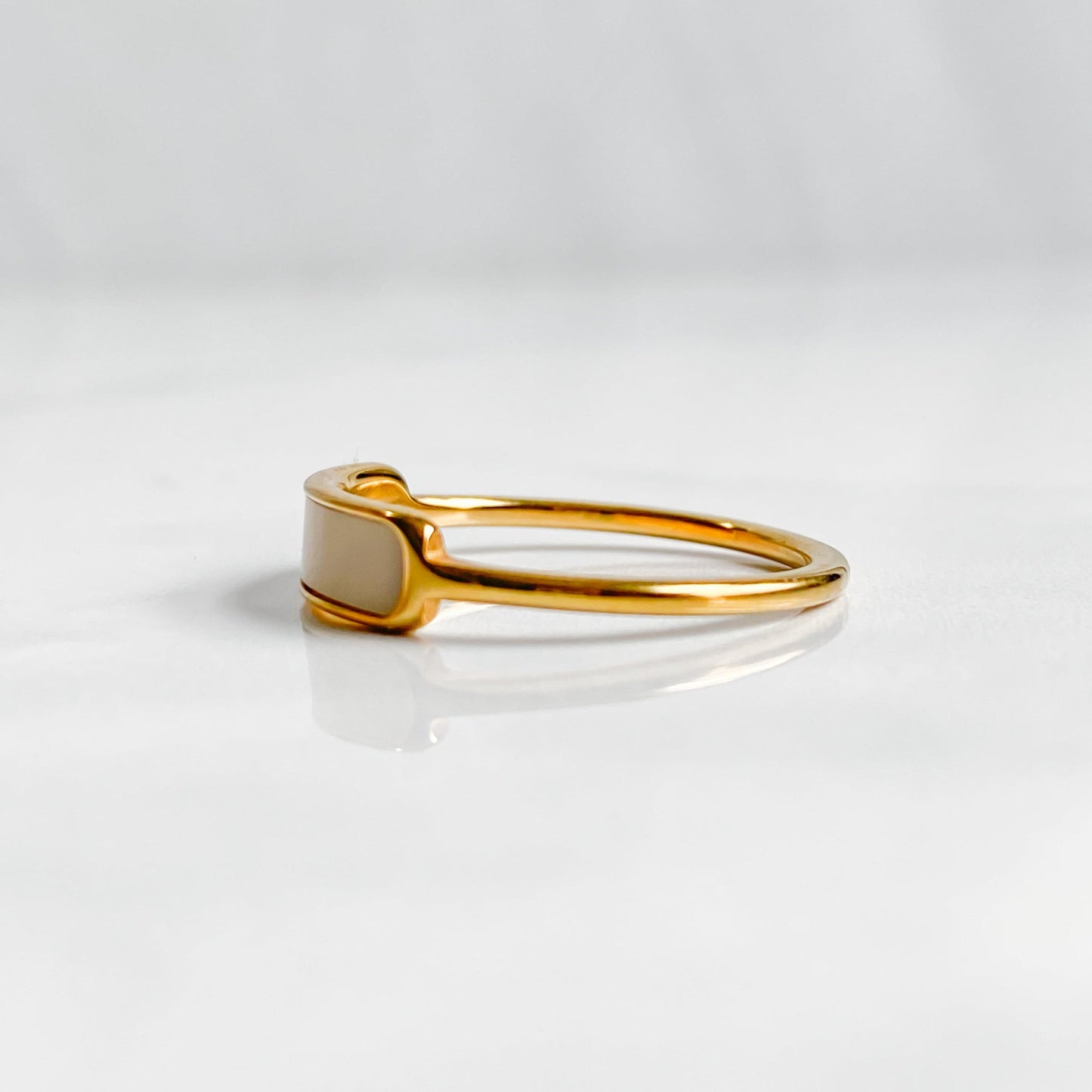 Bague dorée en nacre naturelle plaquée or 18K | CALYPSO