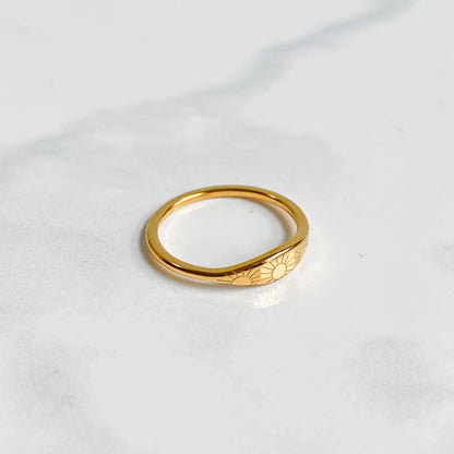Bague soleil dorée en acier inoxydable plaqué or 18K | ASTRAÉA
