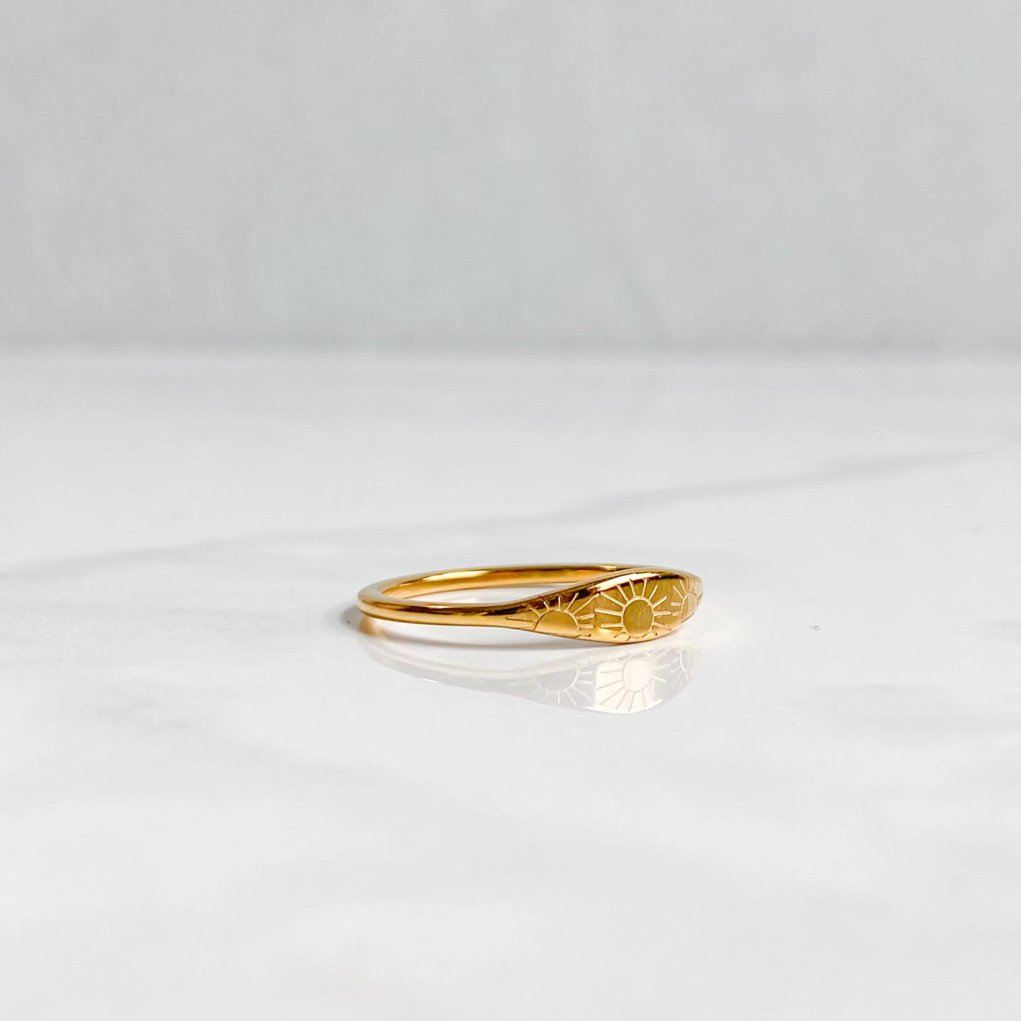 Bague soleil dorée en acier inoxydable plaqué or 18K | ASTRAÉA