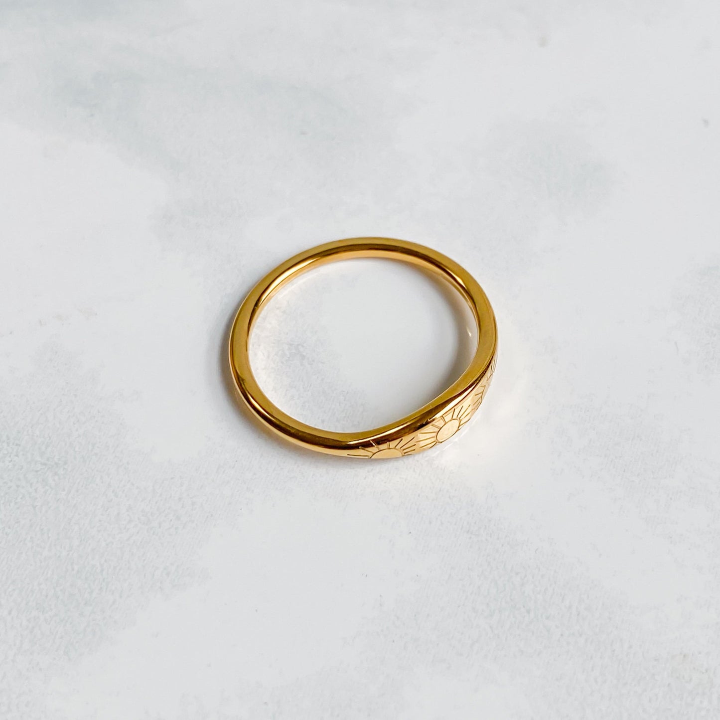 Bague soleil dorée en acier inoxydable plaqué or 18K | ASTRAÉA