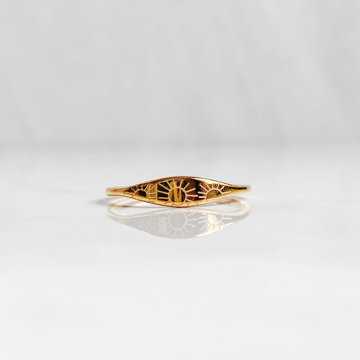 Bague soleil dorée en acier inoxydable plaqué or 18K | ASTRAÉA