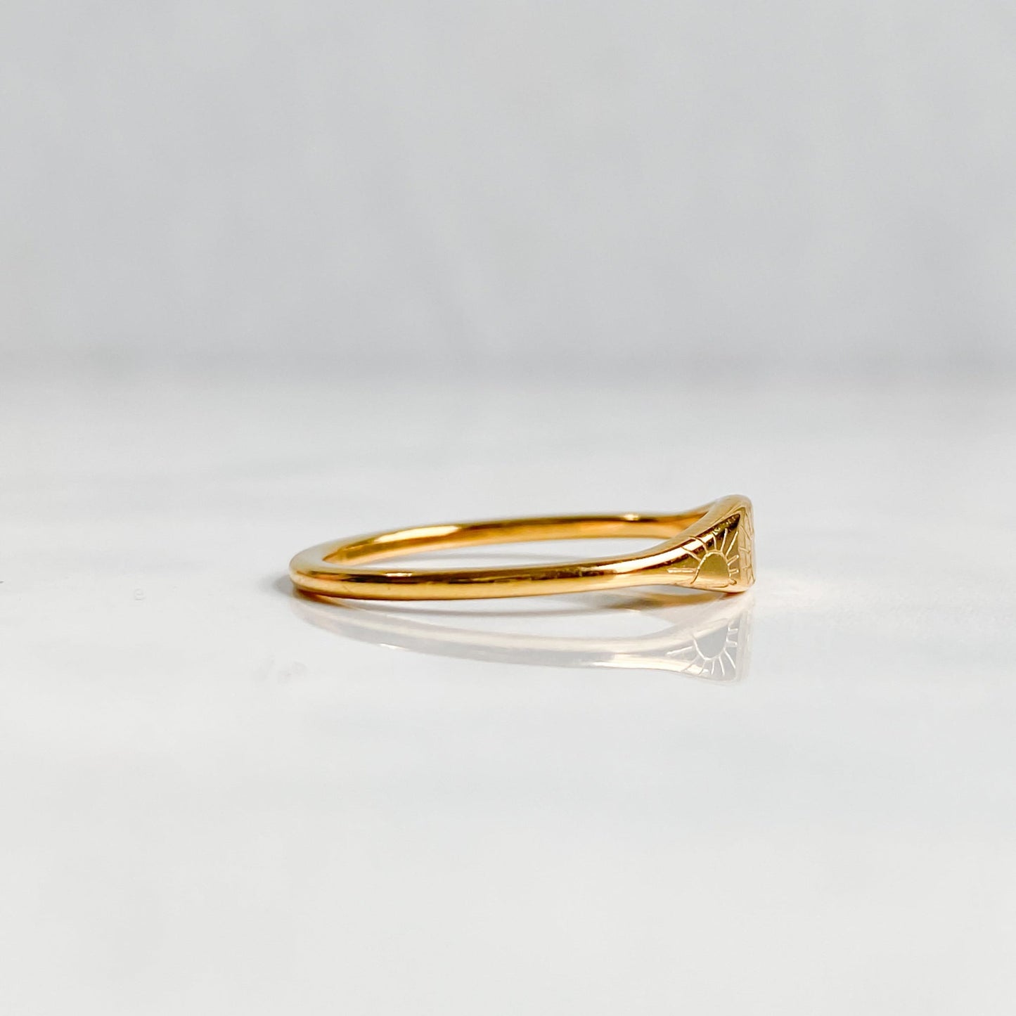 Bague soleil dorée en acier inoxydable plaqué or 18K | ASTRAÉA