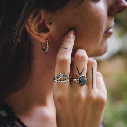 925 Sterling Silver and Labradorite Ring | MORGANE