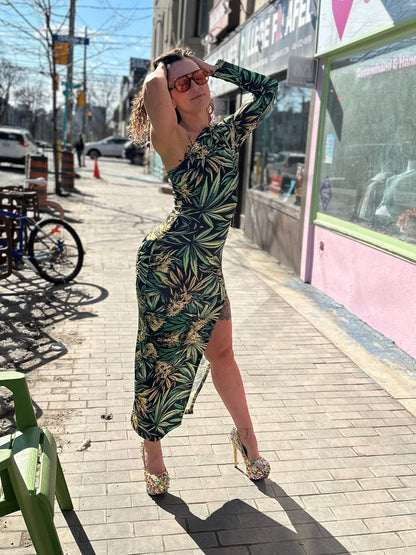 Robe longue maxi fendue à une épaule Big Buds