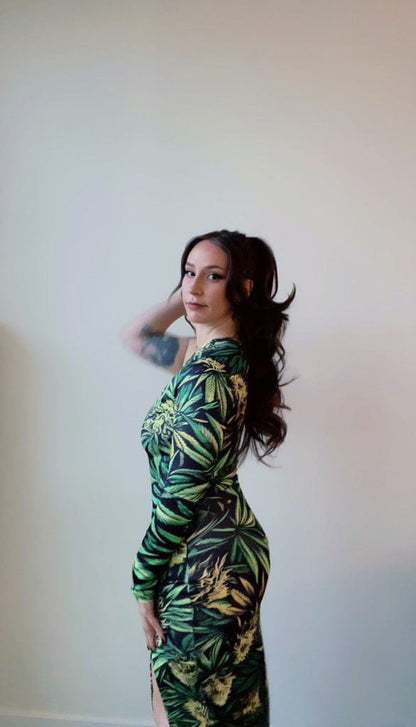 Robe longue maxi fendue à une épaule Big Buds