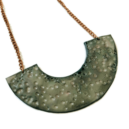 Grand collier plastron, Bijoux faits à la main en pâte polymère, 17 couleurs