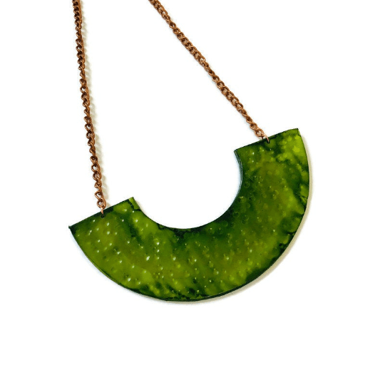 Grand collier plastron, Bijoux faits à la main en pâte polymère, 17 couleurs