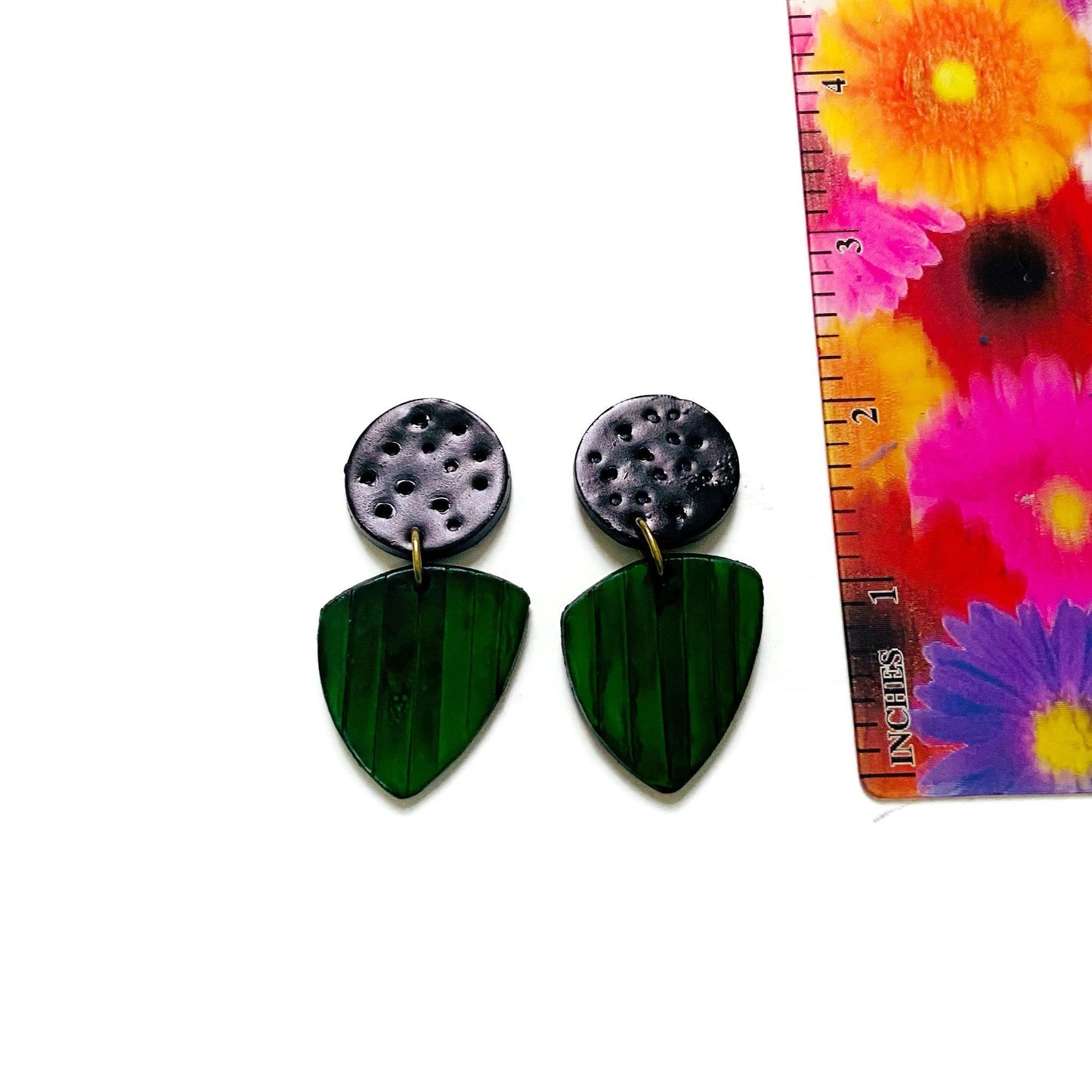 Boucles d'oreilles noires et vert émeraude à clous ou à clips - "Kelly"