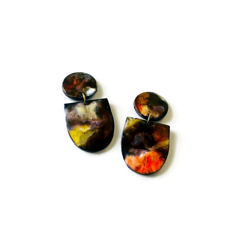 Boucles d'oreilles abstraites peintes à la main en noir, blanc et jaune