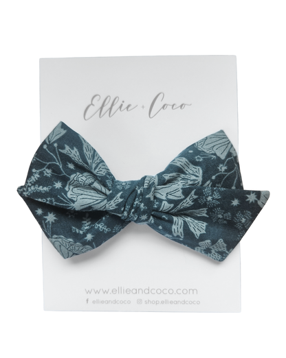 Nœud oversize floral bleu
