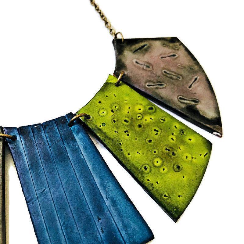 Collier plastron bohème à franges, grand et audacieux, aux couleurs d'automne