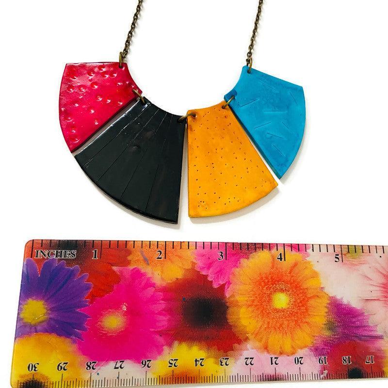 Collier plastron à franges audacieuses, quatre pièces, argile polymère faite main