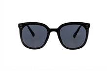 Boléro Rivera — Oversized Square Sunglasses