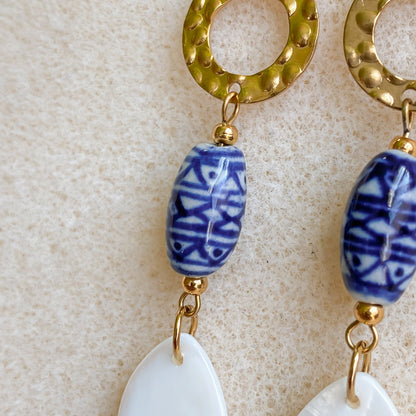 Boucles d’oreilles en céramique bleue & nacre naturelle | ABALONE