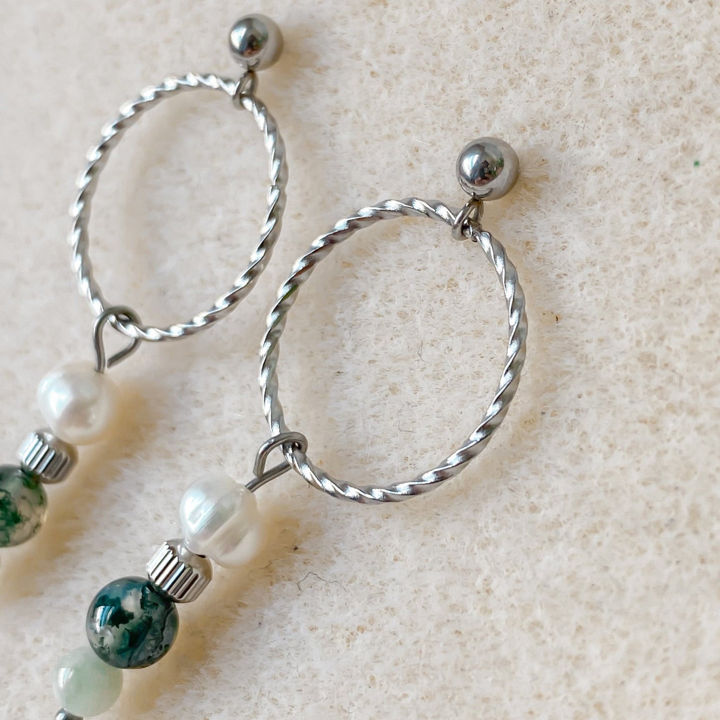 Natural stone and freshwater pearl earrings | CHLORIS