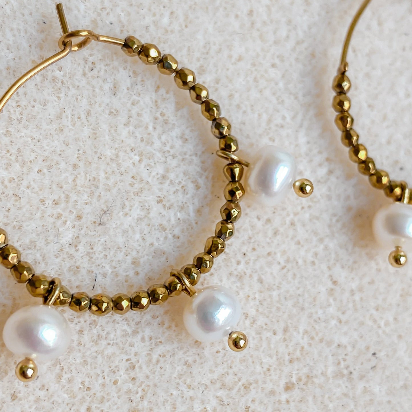 Gold-plated hoop earrings with freshwater pearls | AURÉA