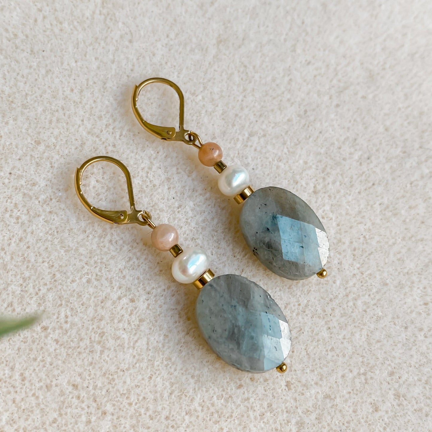 18K gold-plated dangling labradorite earrings | ATHÉNA