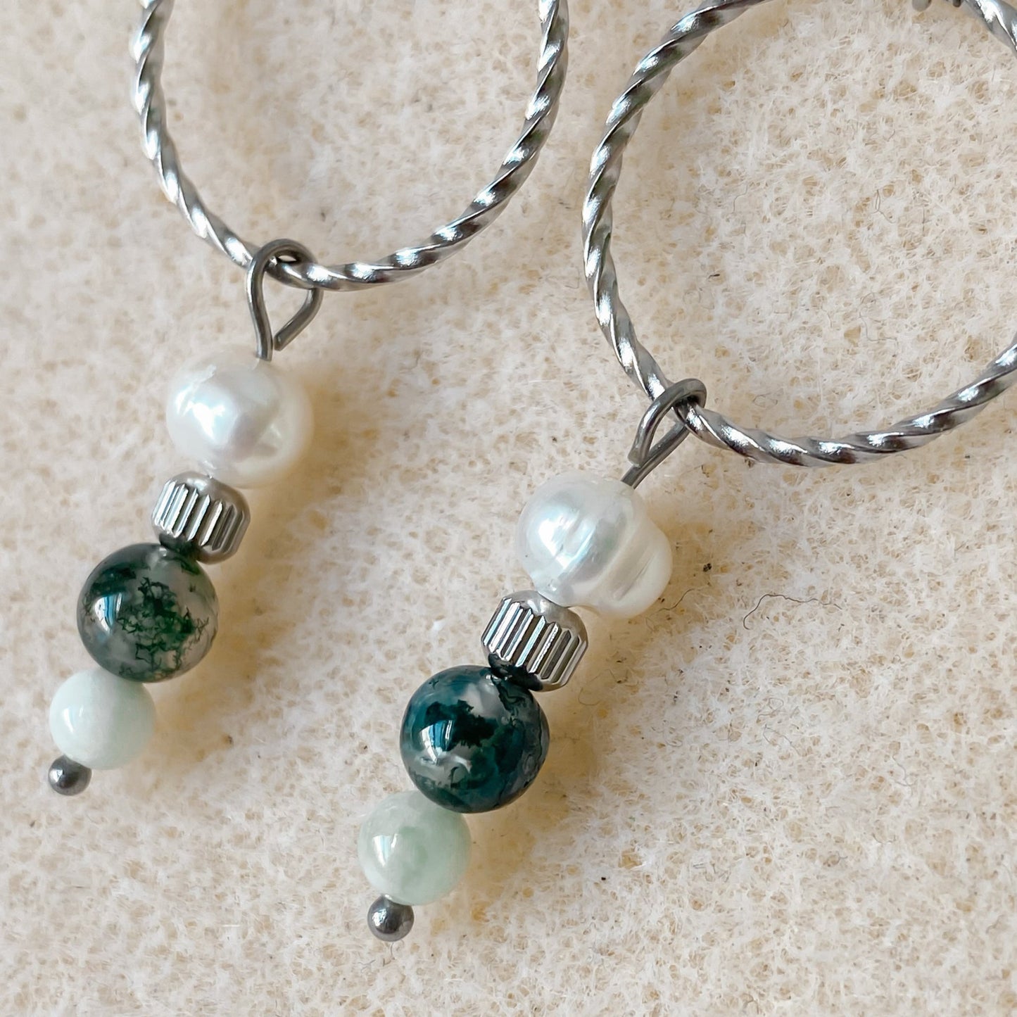 Natural stone and freshwater pearl earrings | CHLORIS