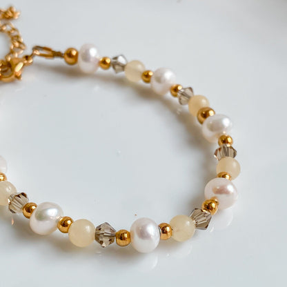 THÉIA | Bracelet fin en perles de jade jaune et perles d'eau douce
