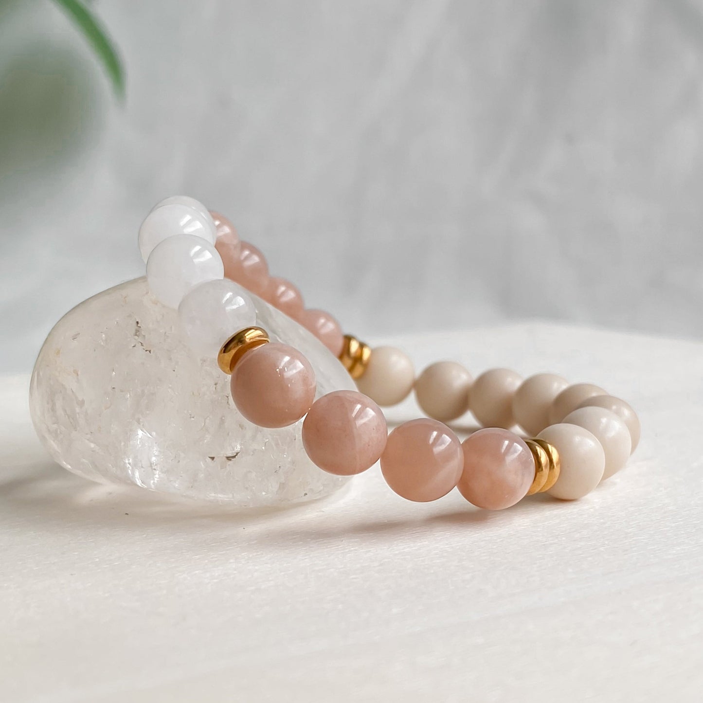SUNBURST | Bracelet in sunstone, quartz and gold stainless steel