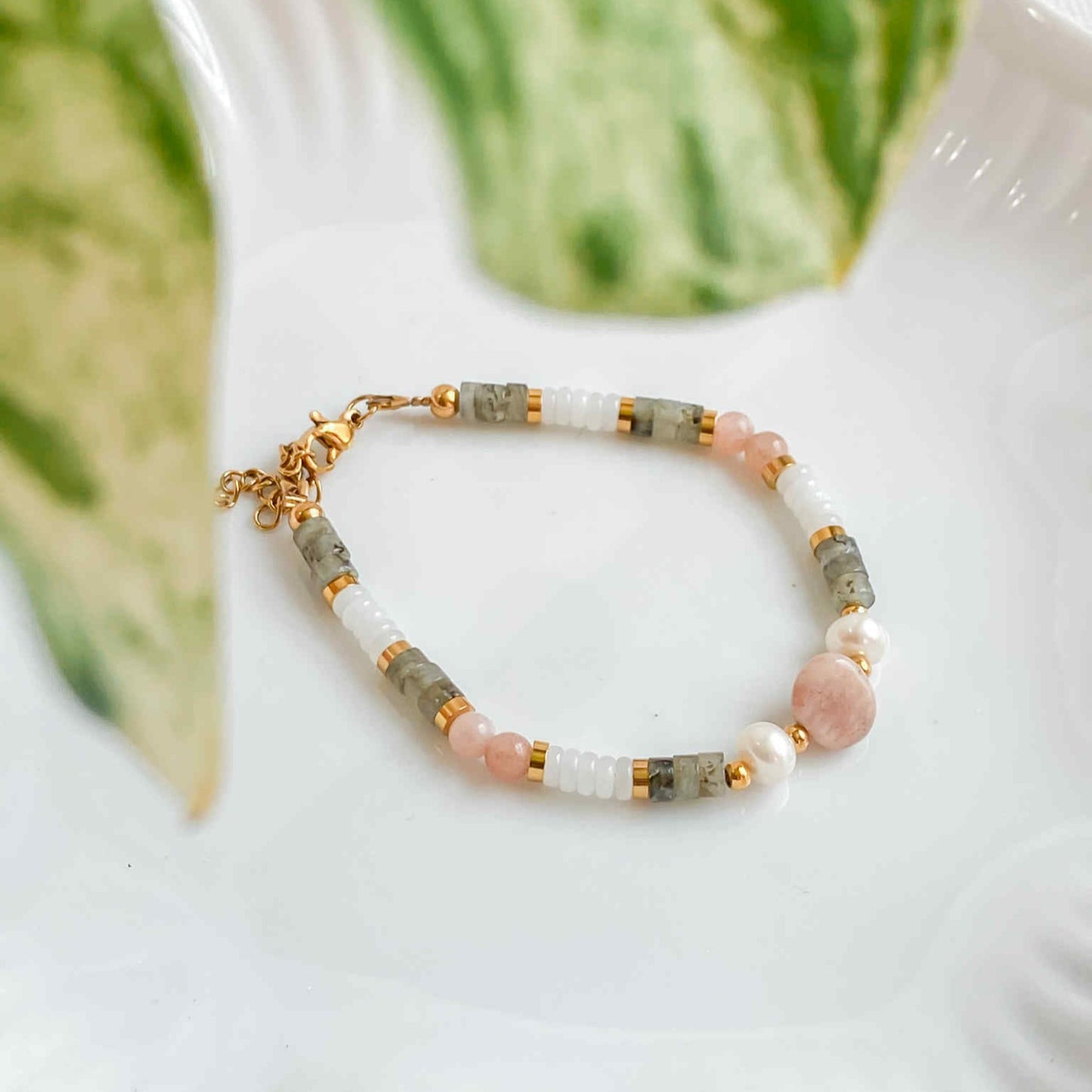 HÉCATE | Natural stones, freshwater pearls and gold-plated stainless steel