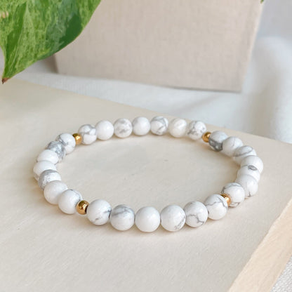 INNER PEACE | Howlite and gold stainless steel bracelet