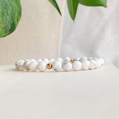 INNER PEACE | Howlite and gold stainless steel bracelet